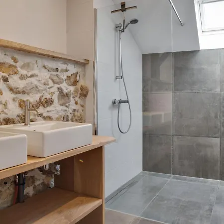 Prázdninový dům Charming Holiday Home In Rouzede With A Private, Heated Swimming Pool