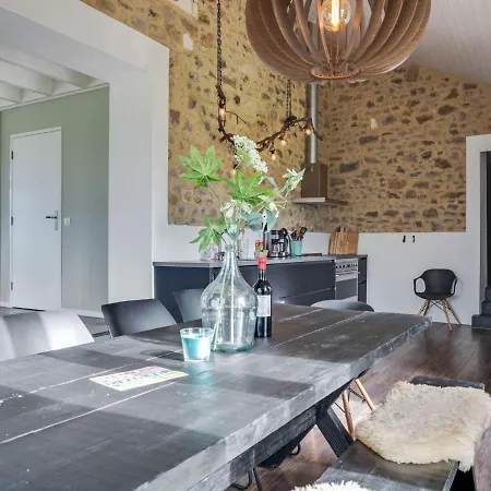 Prázdninový dům Charming Holiday Home In Rouzede With A Private, Heated Swimming Pool