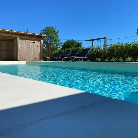 Prázdninový dům Charming Holiday Home In Rouzede With A Private, Heated Swimming Pool