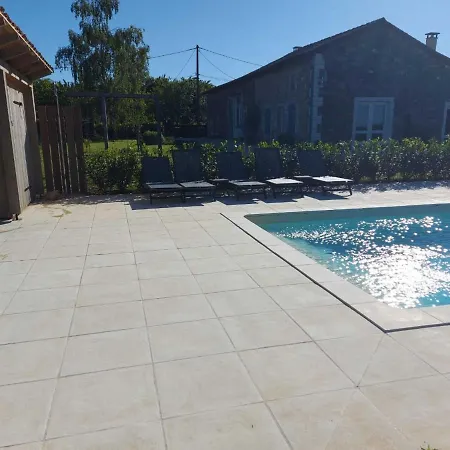 Charming Holiday Home In Rouzede With A Private, Heated Swimming Pool Prázdninový dům