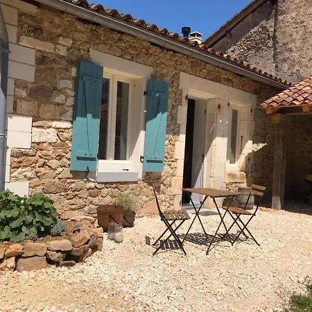 Charming Holiday Home In Rouzede With A Private, Heated Swimming Pool Prázdninový dům